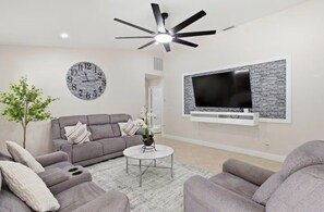 Living area - Heated Pool/ 4 Bedrooms (Naples)