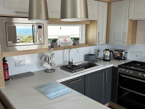 Cookware/dishes/utensils - Tw89 (Exmouth)