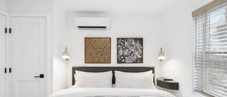 Strygejern/strygebræt, internetforbindelse, sengetøj