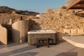 Outdoor spa tub - GkF Luxury Villa Naxos - 2 Bedroom Villa, Private Pool & Outdoor Jacuzzi (Naxos)
