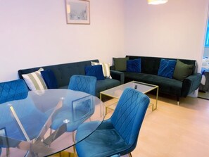 Dining - Woolwich station  Cosy Gunner House (London)