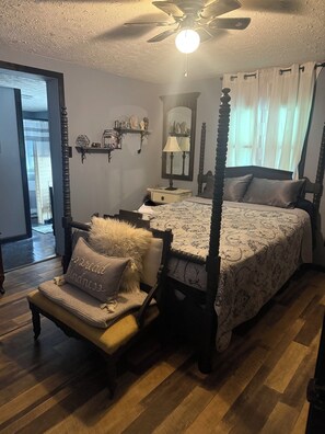 2 bedrooms, iron/ironing board, WiFi, bed sheets