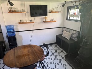 Dining - Cozy Mountain Hideaway (Bristol)