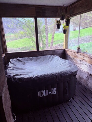 Cozy Mountain Hideaway