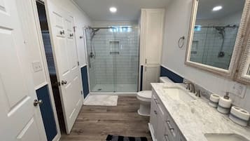 Familiehus, kjæledyr tillatt, utsikt mot innsjø | Bad