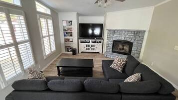 Hus, kjæledyr tillatt, utsikt mot innsjø | Oppholdsområde