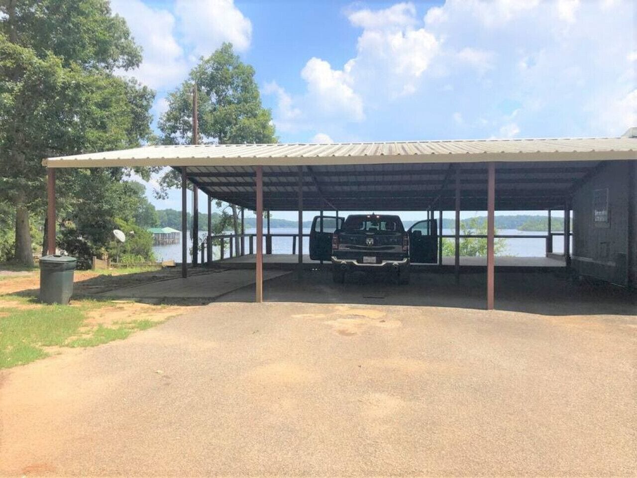 Family House, Pets Allowed, Lake View | Property grounds