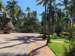 Property grounds - Peaceful 3-bedroom villa in Los Tules Resort (Puerto Vallarta)