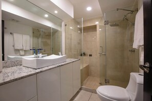 Shower, hair dryer, towels, shampoo - Prime Location | Beautiful 1BR Condo in the Heart of Zona Romántica (Puerto Vallarta)