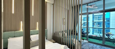 Deluxe Studio Suite, Canal View | Iron/ironing board, free WiFi