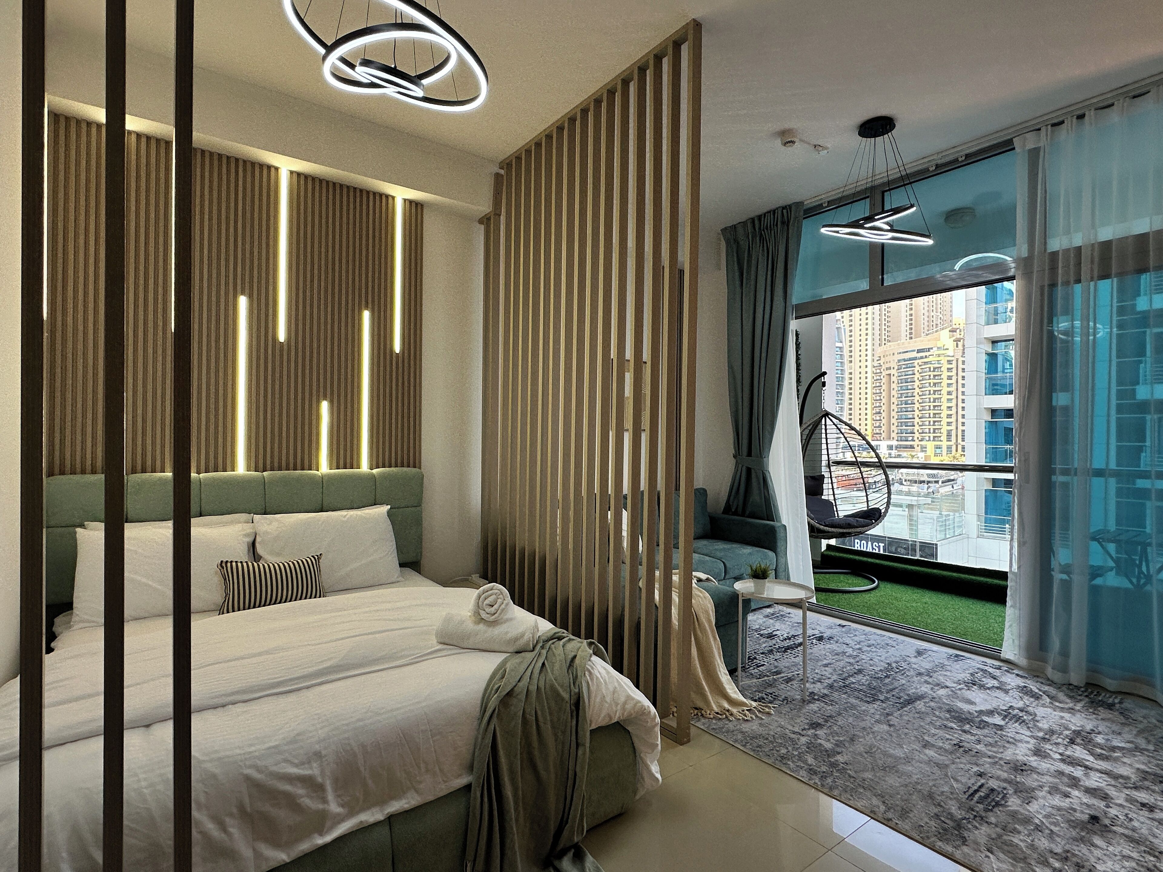 Apartamento, vista para o canal | Escrivaninha, espaço de trabalho para notebook