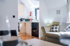Interior - Bright 3BR Warrington Home Near Golf & Sailing (Warrington)