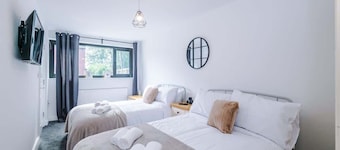Bright 3BR Warrington Home Near Golf & Sailing