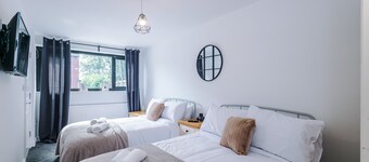 Bright 3BR Warrington Home Near Golf & Sailing