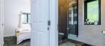 Bright 3BR Warrington Home Near Golf & Sailing