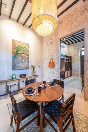 Casa familiar, 2 dormitoris, piscina privada | Menjador