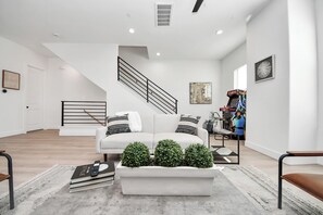 Interior - OakHaven-Downtown - Midtown - Medical Center - 3br (Houston)