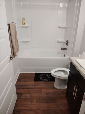Hair dryer, towels, soap, toilet paper - Spacious 4-bedroom house in superb Palm Bay with AC (Palm Bay)