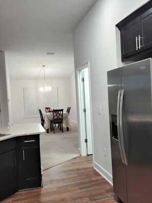 Dining - Spacious 4-bedroom house in superb Palm Bay with AC (Palm Bay)
