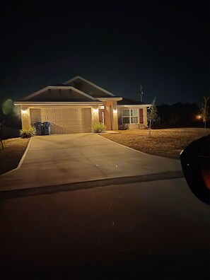 Exterior - Spacious 4-bedroom house in superb Palm Bay with AC (Palm Bay)