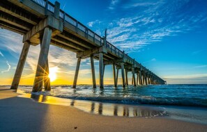Beach - Relax in Peaceful Coastal Retreat Near Pensacola Beaches & Downtown, Sleeps 8 (Pensacola)