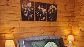 3 bedrooms, iron/ironing board, travel cot, free WiFi