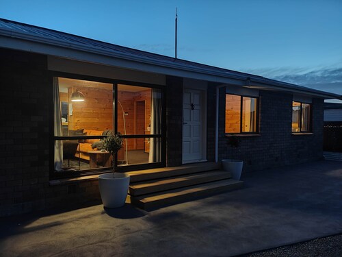 Beautiful House near Airport!