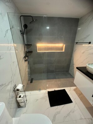 Shower, hair dryer, towels, soap - Private 4BR Villa w/ Pool & BBQ | Perfect for Families (Punta Cana)