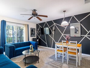 Smart TV - Cozy and Fun Family Bungalow: Pool+Gym+Near Disney World (Kissimmee)