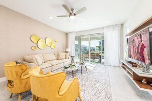 Living area - Elegant 6-Suites Home in Encore Reunion (Kissimmee)