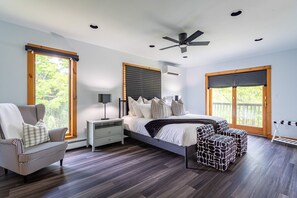 Bureau, fer et planche à repasser, lit parapluie, Wi-Fi