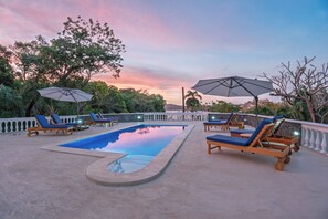 Pool - Beach vibes & sunset views! Pool, sleeps 10! Playa Flamingo, Villa Aves. (Playa Flamingo)