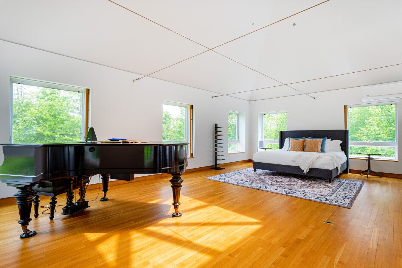 3 habitaciones, tabla de planchar con plancha y cuna de viaje 
