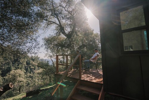Off-Grid Tiny Home: Pacific Views & Serenity