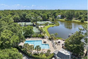 Pool - 108 Evian | 3BR Shipyard, Golf Views, Pool, Beach (Hilton Head Island)