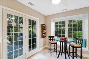 Dining - 108 Evian | 3BR Shipyard, Golf Views, Pool, Beach (Hilton Head Island)