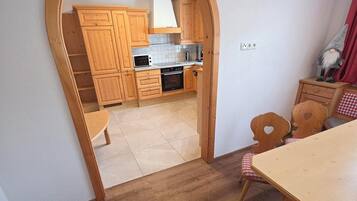 Deluxe-Apartment, 2 Schlafzimmer, Balkon, Bergblick | Kostenloses WLAN