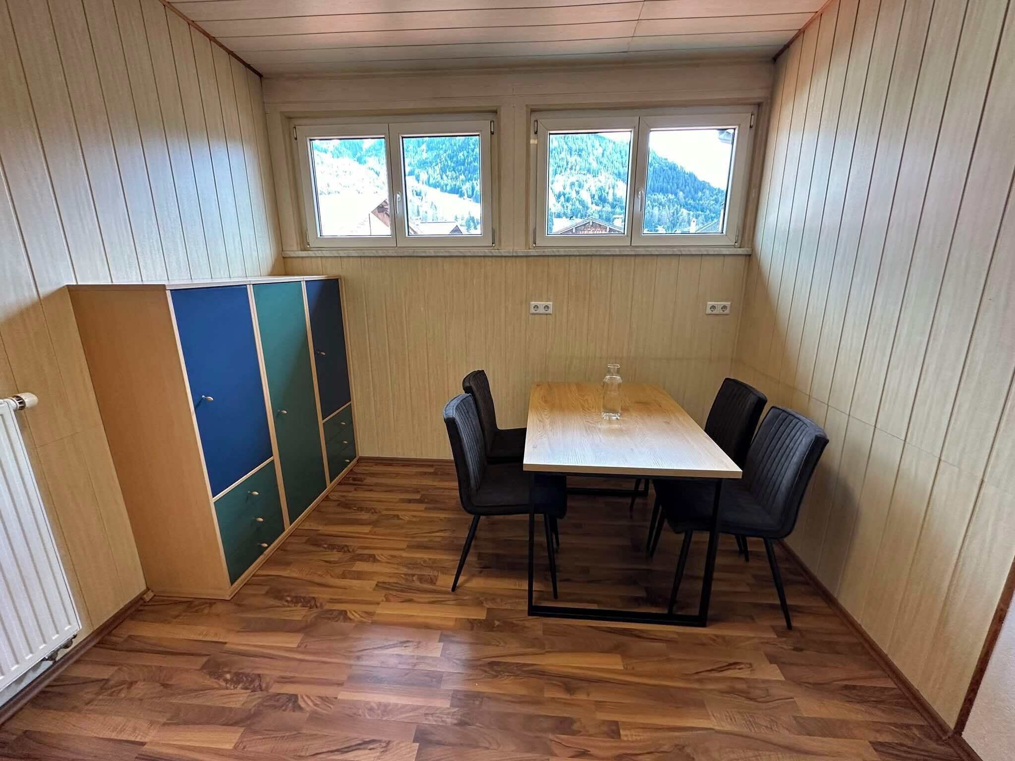 Comfort Apartment, 1 Queen Bed with Sofa bed, Kitchen, Mountain View | Dining