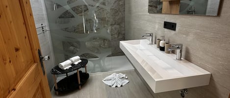 Appartement Confort, 1 grand lit et 1 canapé-lit, cuisine, vue sur la montagne | AccÚs au Wi-Fi (inclus)