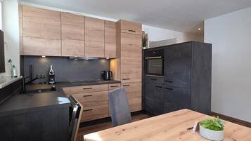 Leilighet – superior, 1 queensize-seng med sovesofa, kjøkken, fjellutsikt | Wi-fi (inkludert)