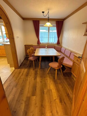 Deluxe Apartment, 2 Bedrooms, Balcony, Mountain View | Dining - Apart Bader (Ehrwald)