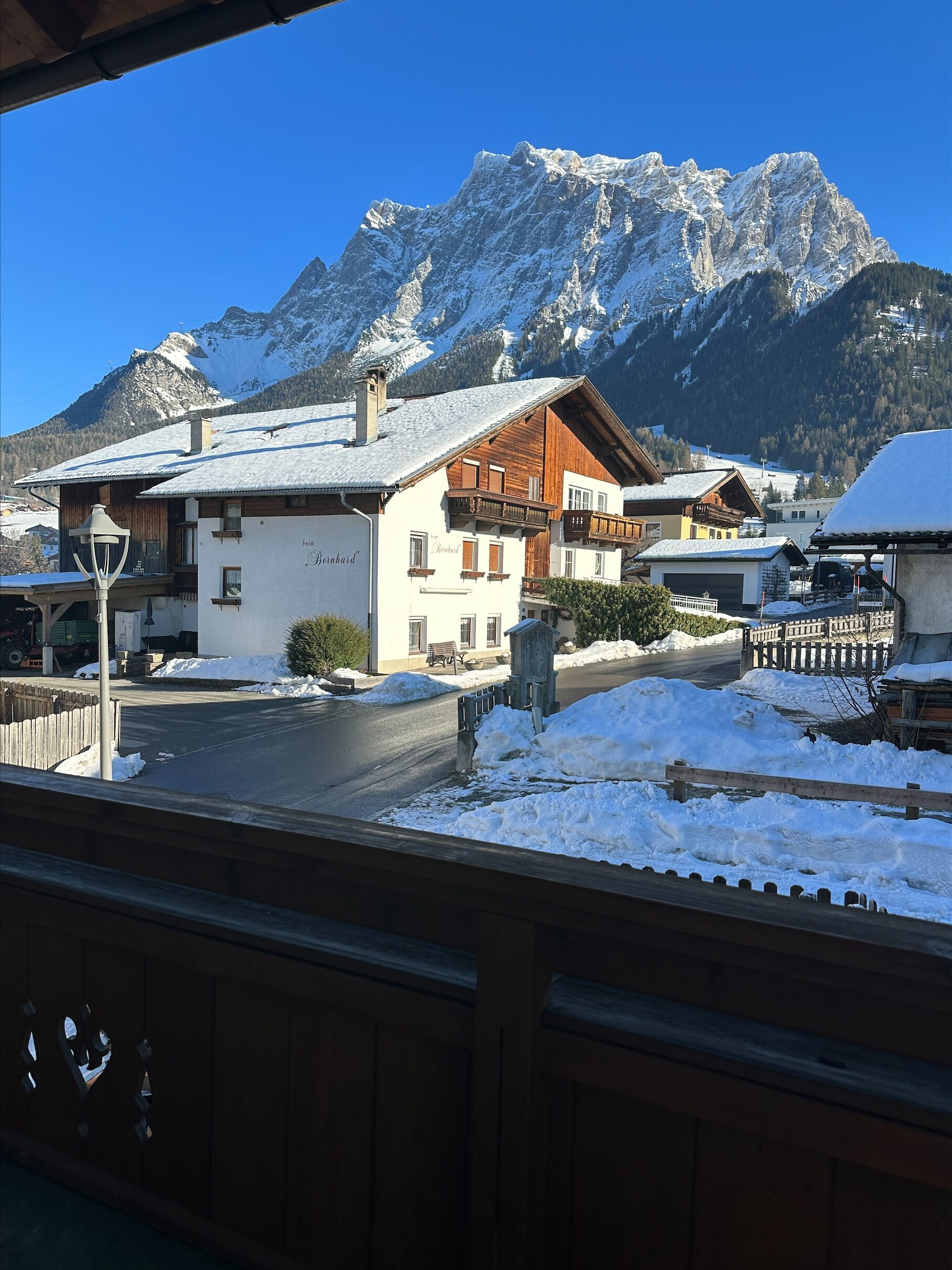 Deluxe-Apartment, 2 Schlafzimmer, Balkon, Bergblick | Unterkunftsgelände