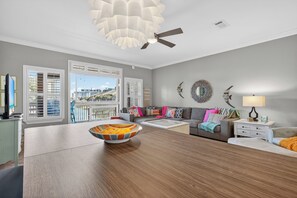 Smart TV, ping pong - Across from Beach - Lakefront Golf - Pool Table - Arcades (Miramar Beach)
