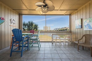 Outdoor dining - Across from Beach - Lakefront Golf - Pool Table - Arcades (Miramar Beach)
