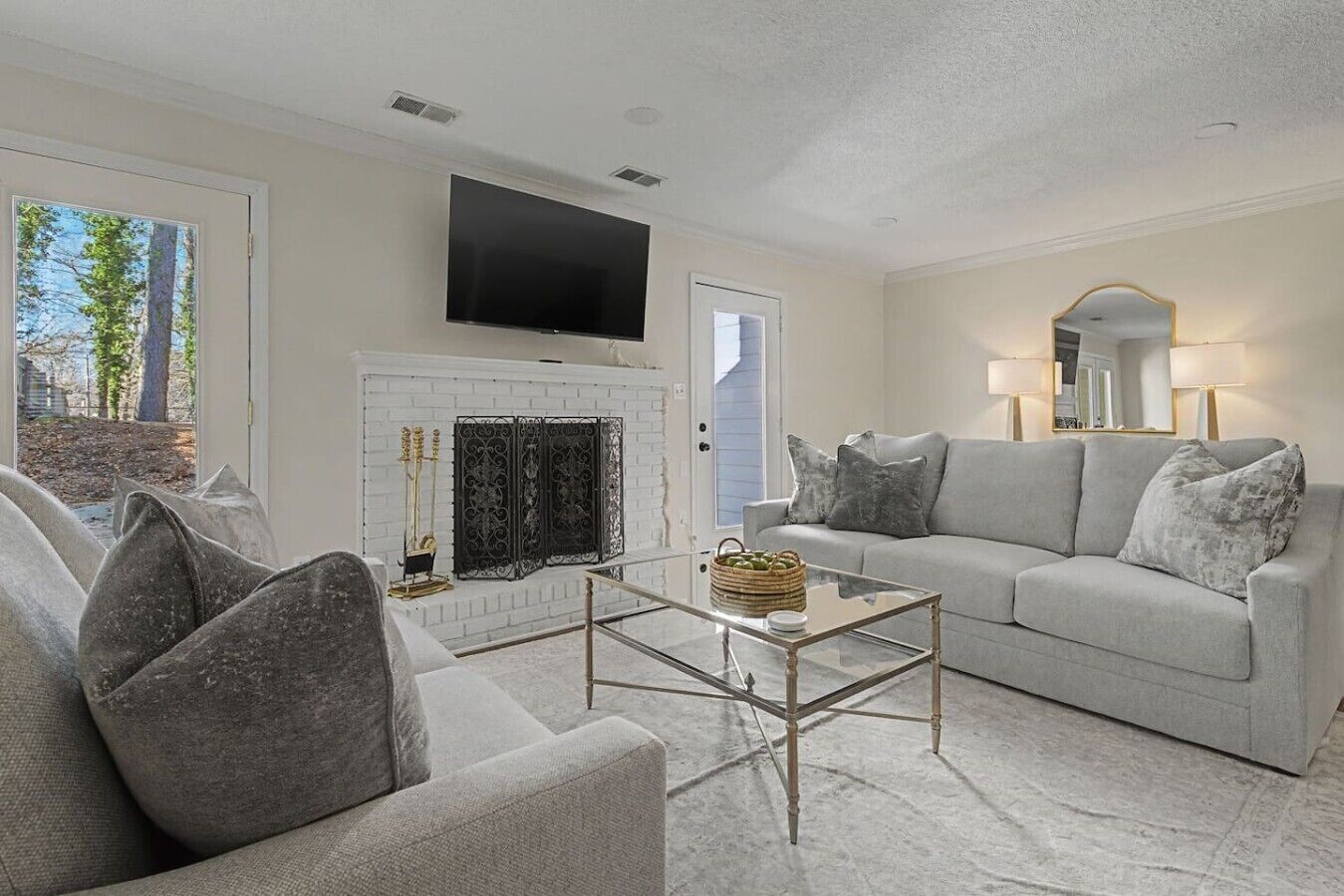 TV, fireplace