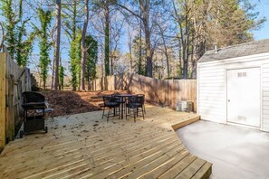Outdoor dining - Beautiful Home off Acton, 5 Minutes to Summit, 280 (Birmingham)
