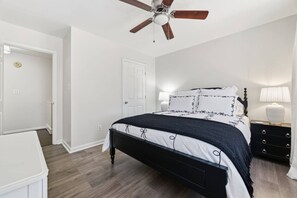 3 bedrooms, iron/ironing board, WiFi, bed sheets - Beautiful Home off Acton, 5 Minutes to Summit, 280 (Birmingham)