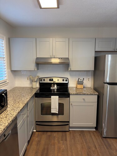 Beautiful Home off Acton, 5 Minutes to Summit, 280