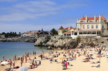 Playa. Double Room near Lisbon & Sintra - 2 min to Train Station