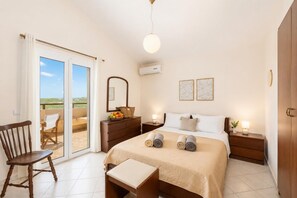 5 bedrooms, iron/ironing board, WiFi, bed sheets - Villa Korini - Four Bedroom Villa, Sleeps 9 (Achlades)